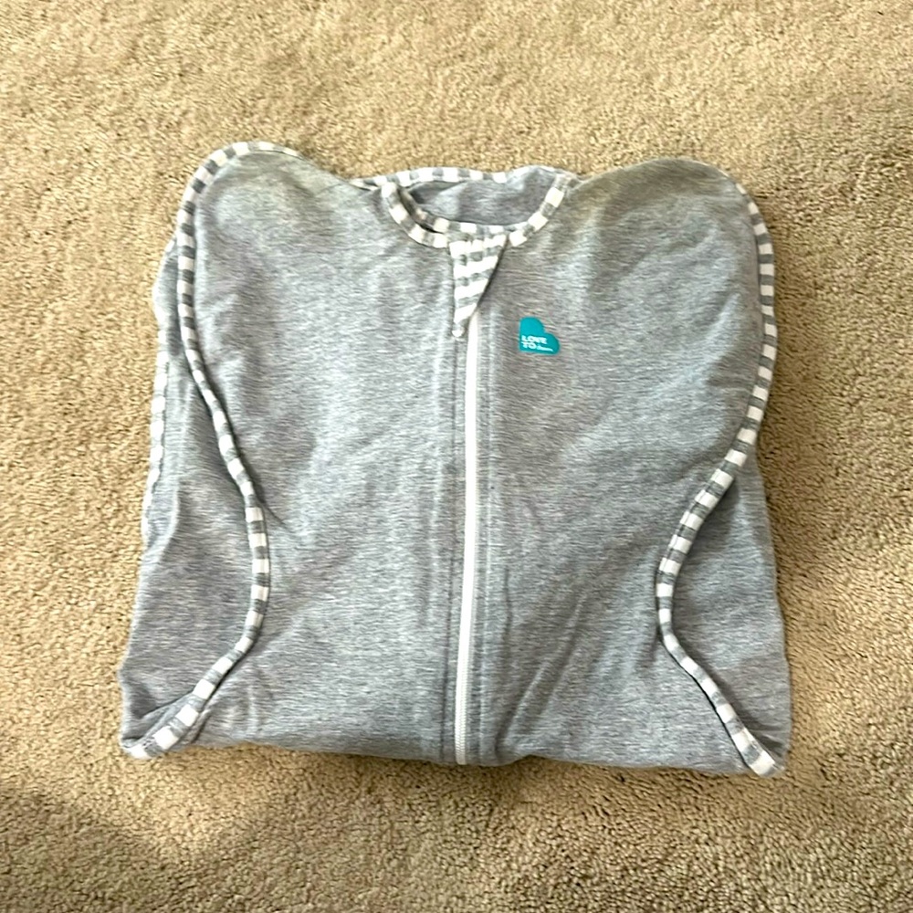 Love to Dream Swaddle in Medium (some staining on shoulders